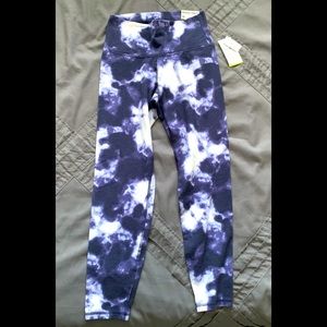 NWT Old Navy Balance Leggings Size M